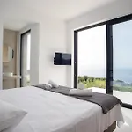 Sea Whisper With Private Pool & Panoramic Sea View וילה Plateies