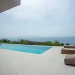 Sea Whisper With Private Pool & Panoramic Sea View וילה Plateies